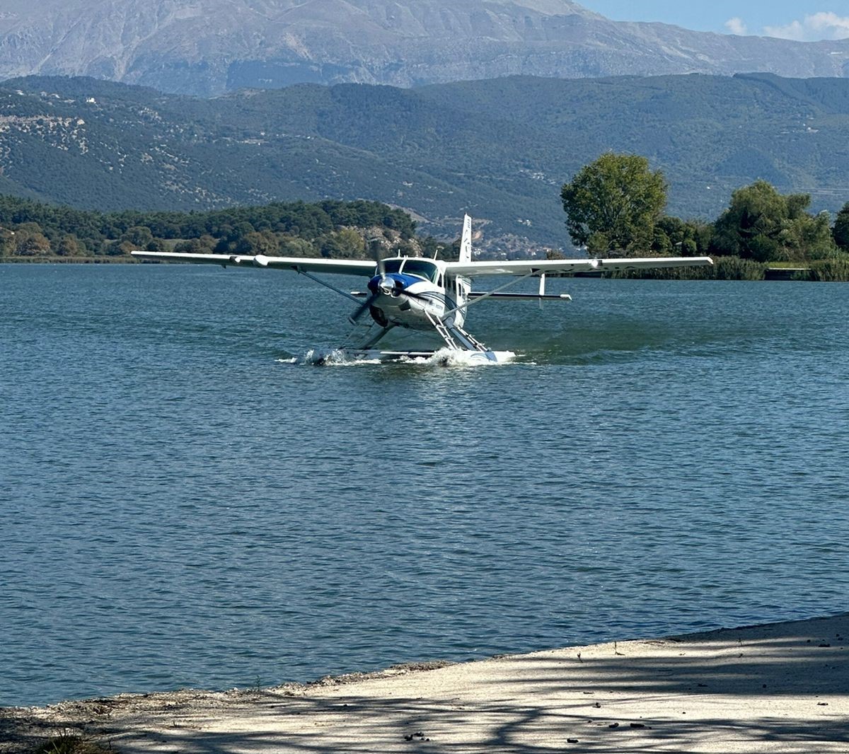 Tα υδροπλάνα επέστρεψαν στα Ιωάννινα μετά από 15 χρόνια